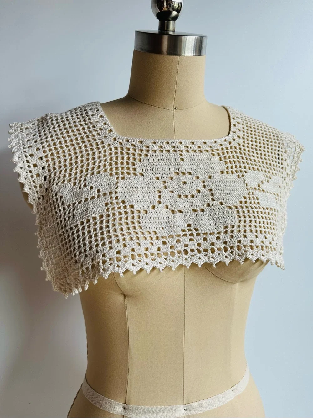 Vintage Handmade Crochet Filet Lace Capelet Shawl Floral Motif Cottagecore Boho